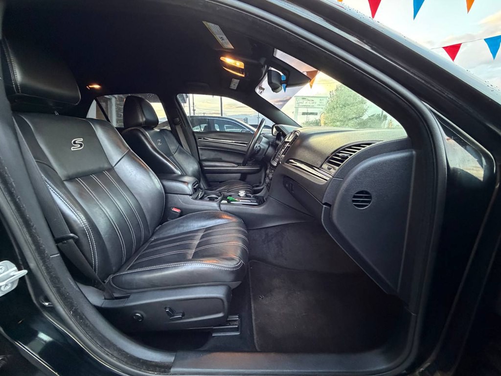 2018 Chrysler 300 Image 19