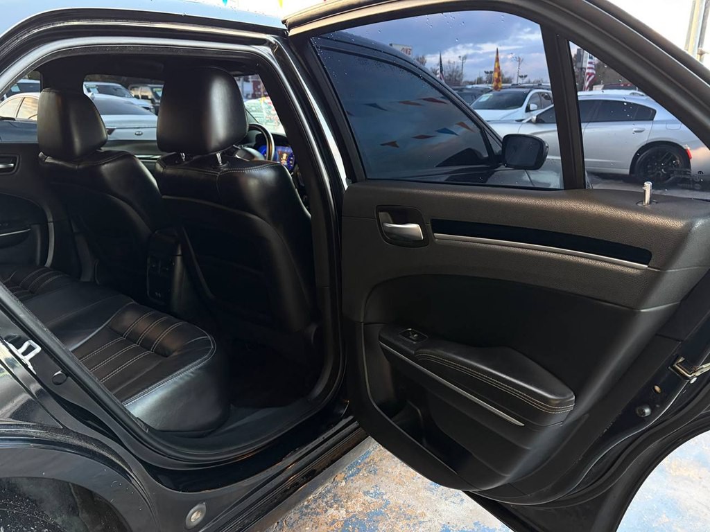 2018 Chrysler 300 Image 21