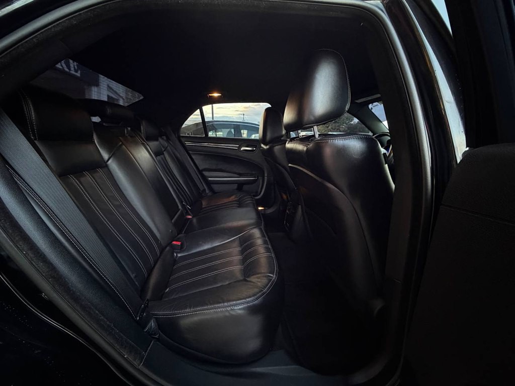 2018 Chrysler 300 Image 22