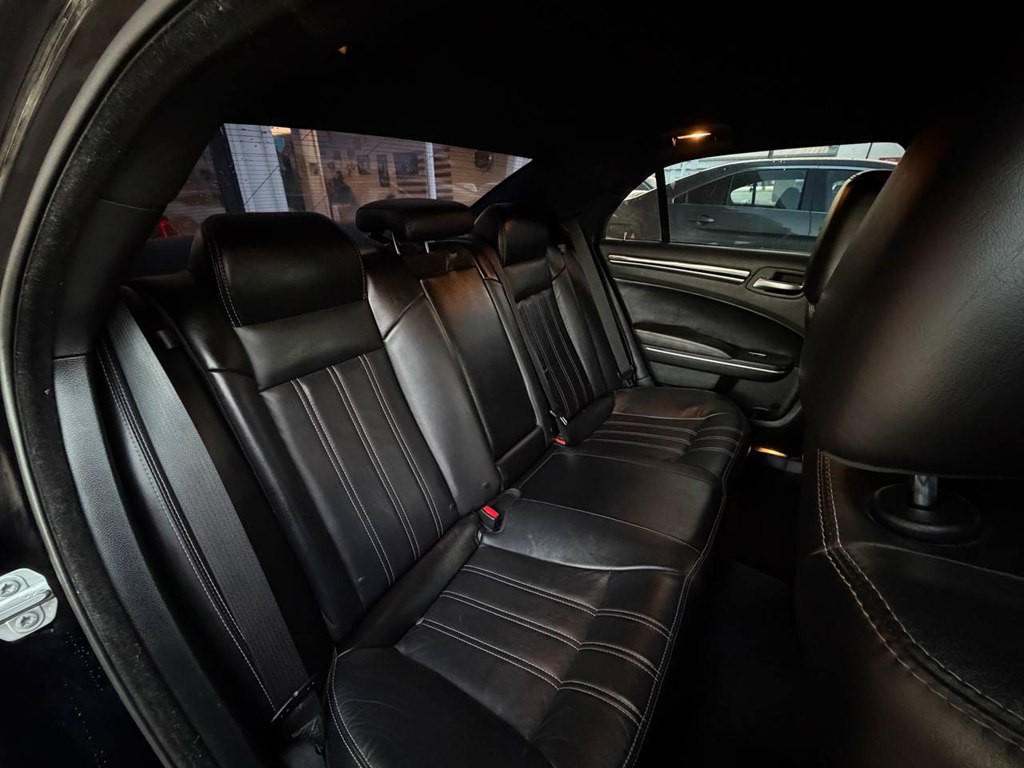 2018 Chrysler 300 Image 23