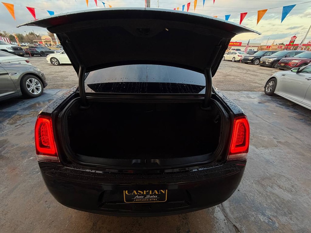 2018 Chrysler 300 Image 27