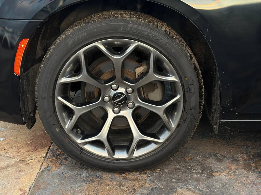 2018 Chrysler 300 Image 29