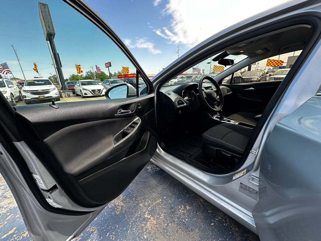 2017 Chevrolet Cruze Image 12