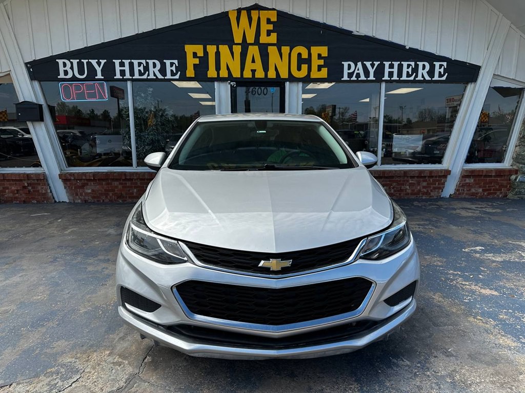 2017 Chevrolet Cruze Image 2