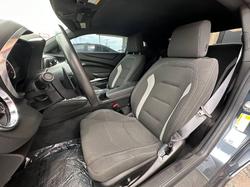 2019 Chevrolet Camaro Image 11