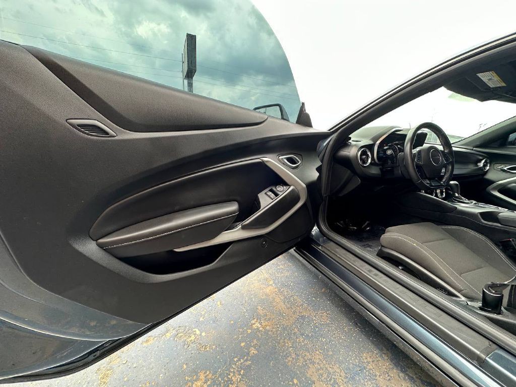 2019 Chevrolet Camaro Image 12