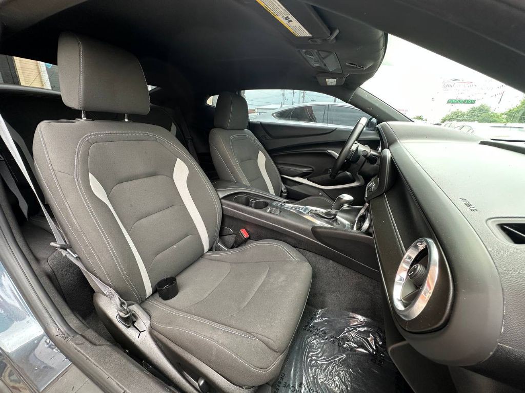 2019 Chevrolet Camaro Image 14