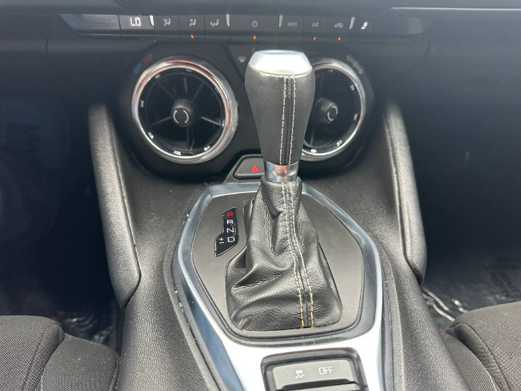 2019 Chevrolet Camaro Image 17