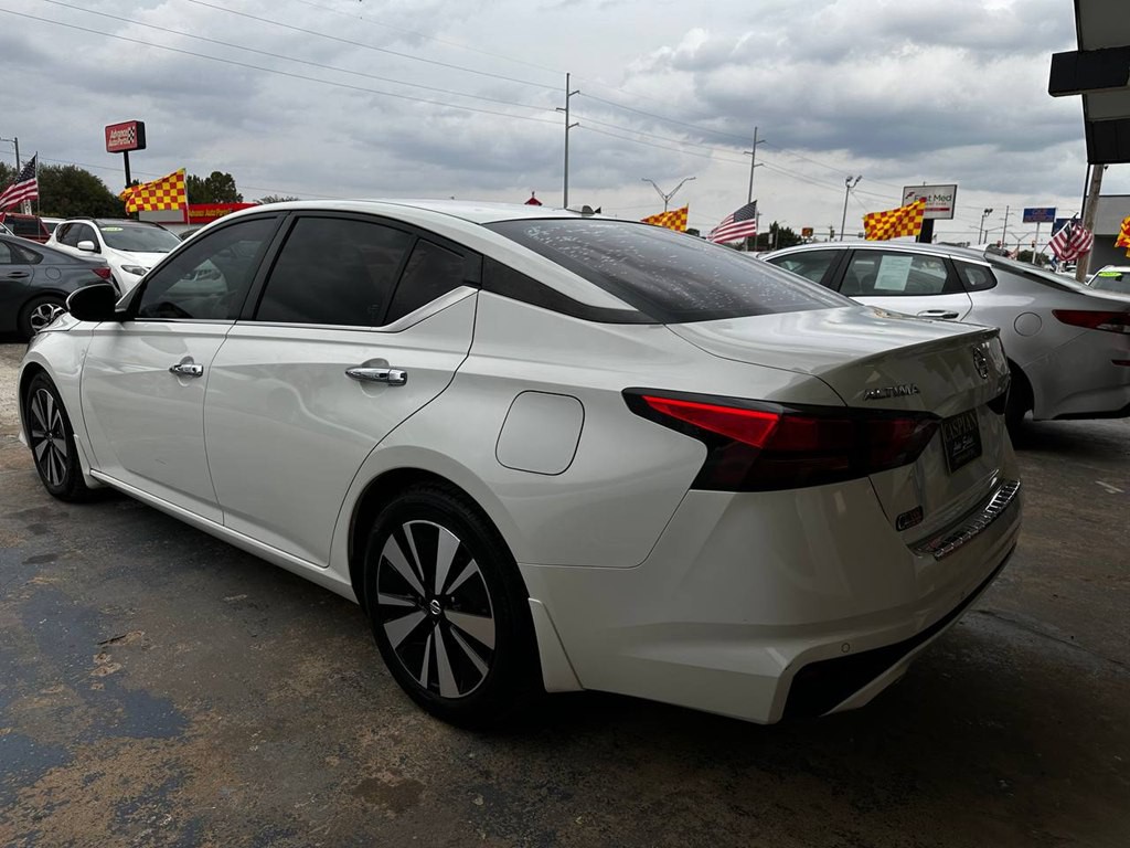 2021 Nissan Altima Image 8