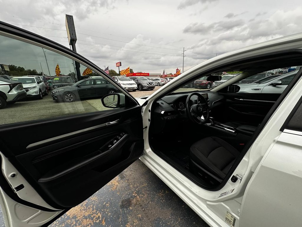 2021 Nissan Altima Image 9
