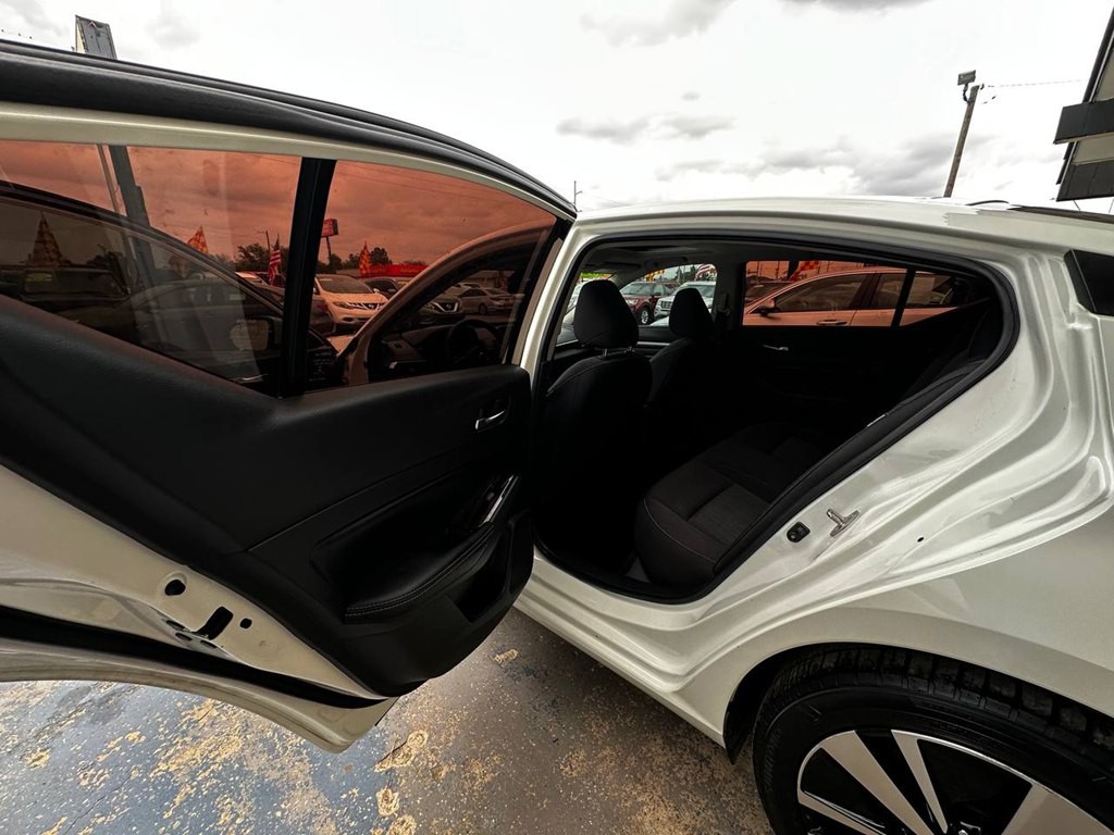 2021 Nissan Altima Image 12