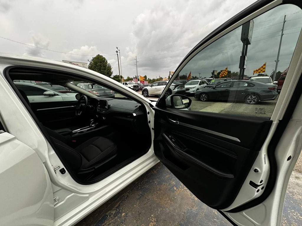 2021 Nissan Altima Image 15