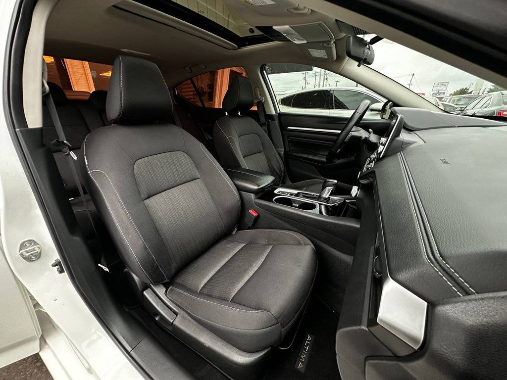 2021 Nissan Altima Image 17