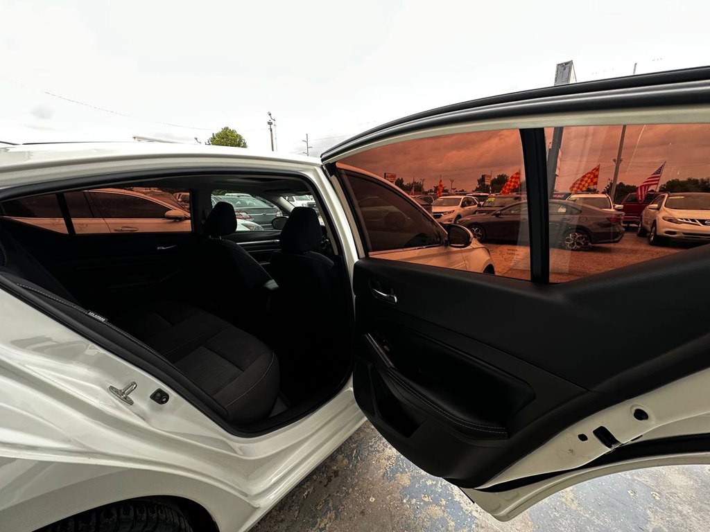 2021 Nissan Altima Image 18