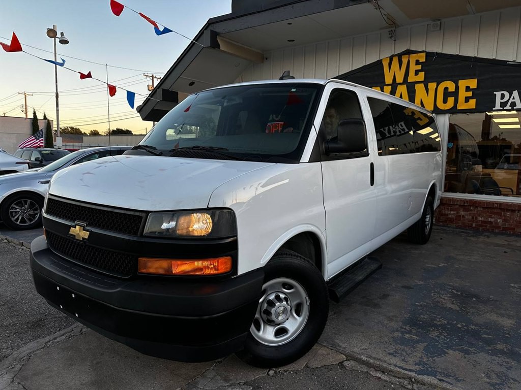2022 Chevrolet Express Image 4