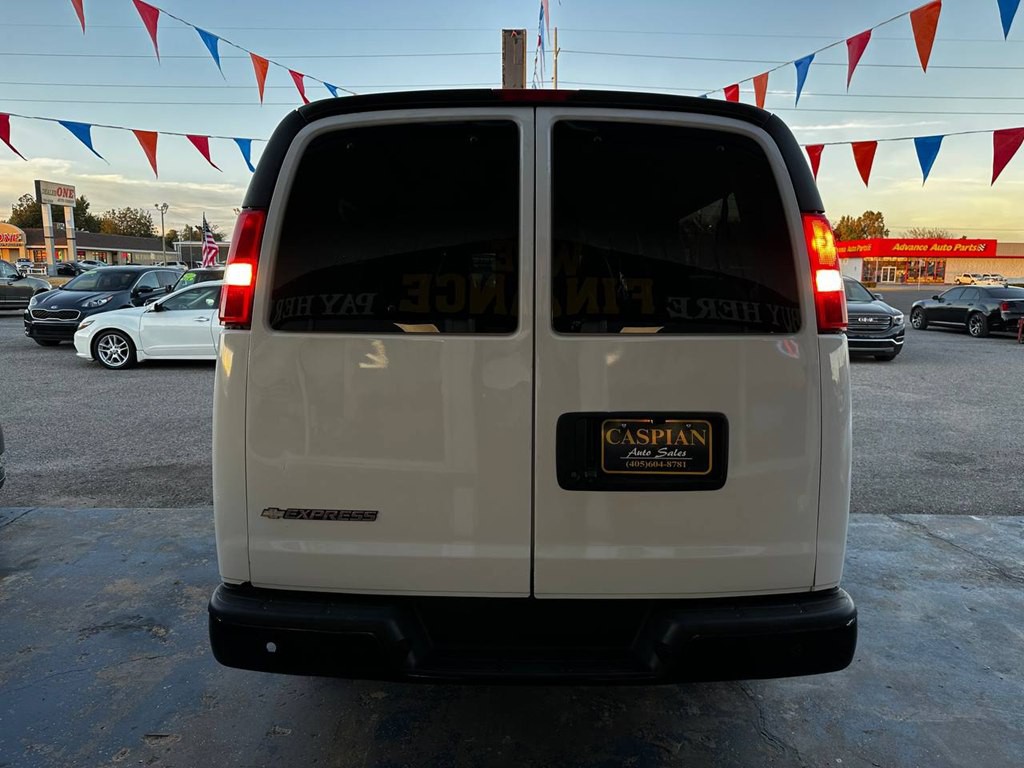 2022 Chevrolet Express Image 8