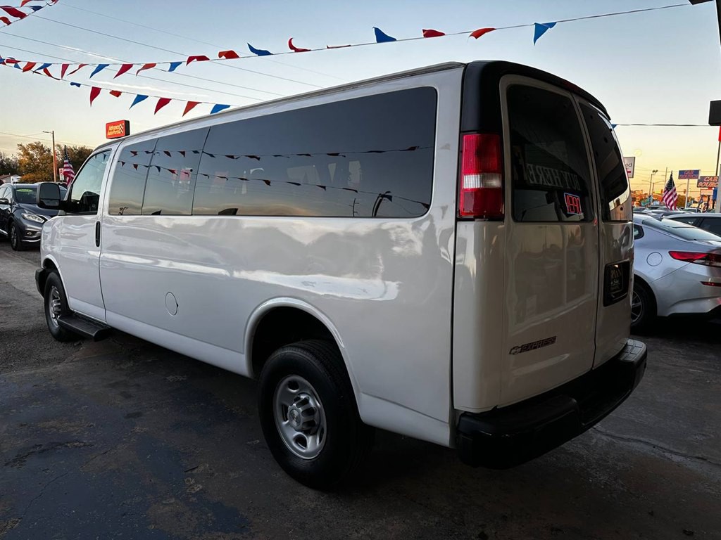 2022 Chevrolet Express Image 9