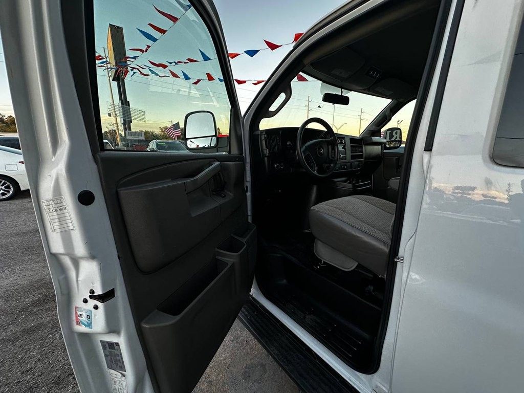 2022 Chevrolet Express Image 10