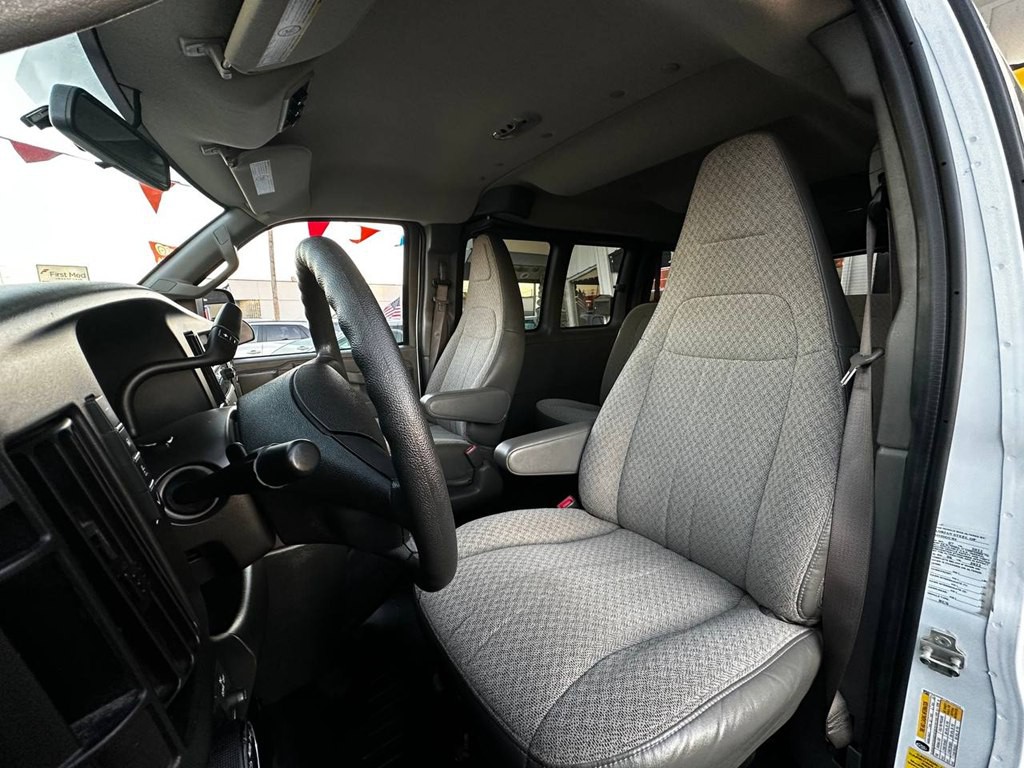 2022 Chevrolet Express Image 12