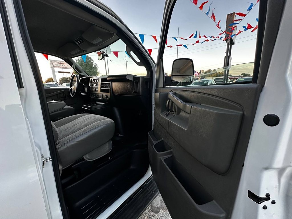 2022 Chevrolet Express Image 13