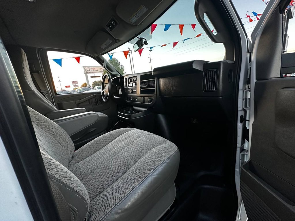 2022 Chevrolet Express Image 14