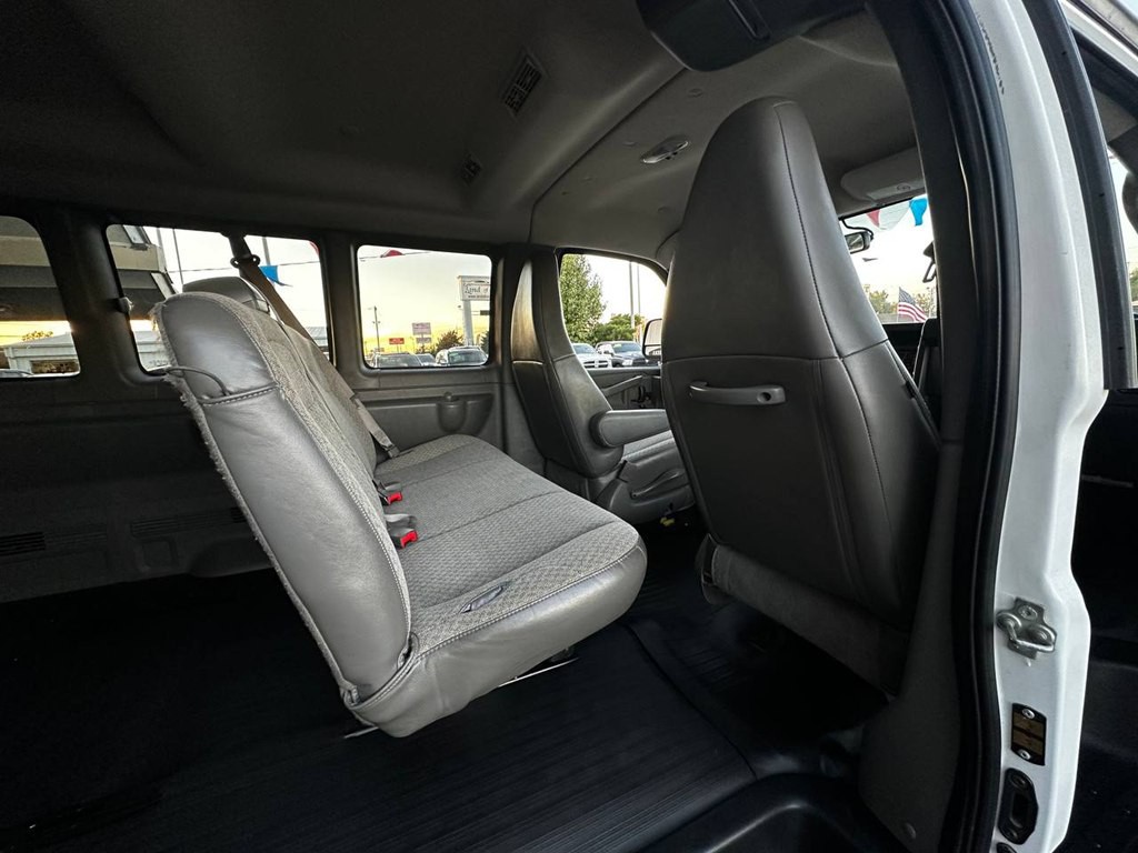 2022 Chevrolet Express Image 16