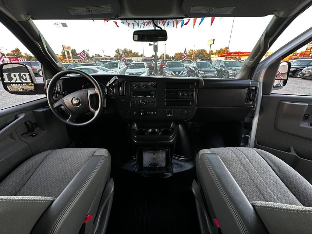 2022 Chevrolet Express Image 17