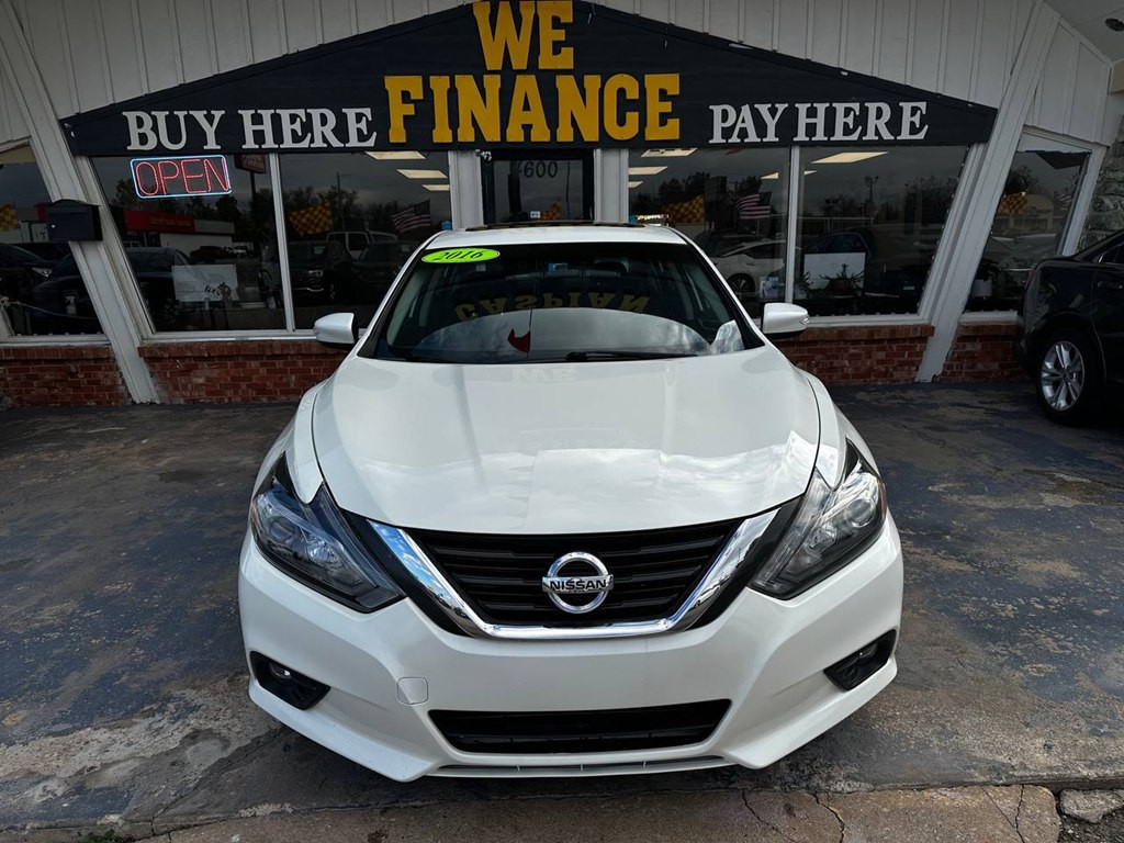 2016 Nissan Altima Image 2