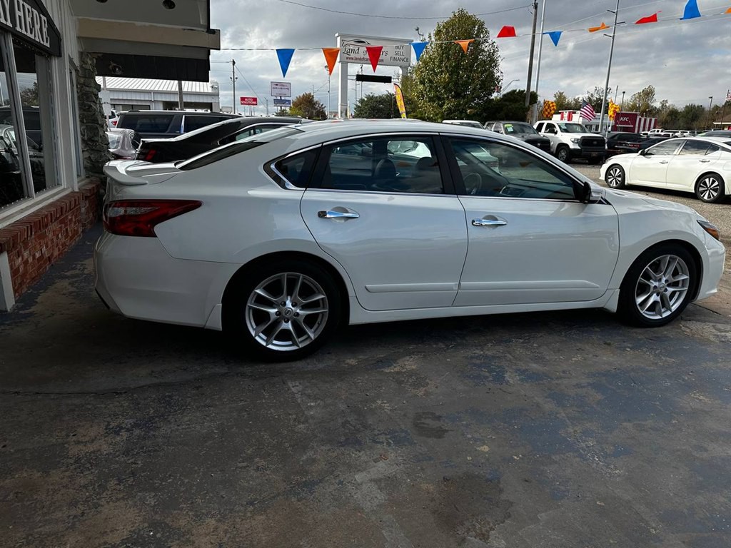 2016 Nissan Altima Image 4