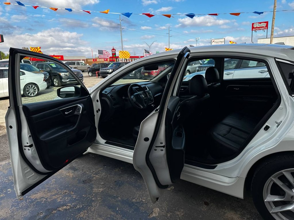 2016 Nissan Altima Image 9