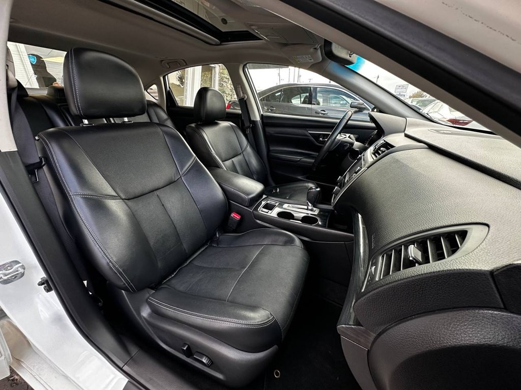 2016 Nissan Altima Image 18