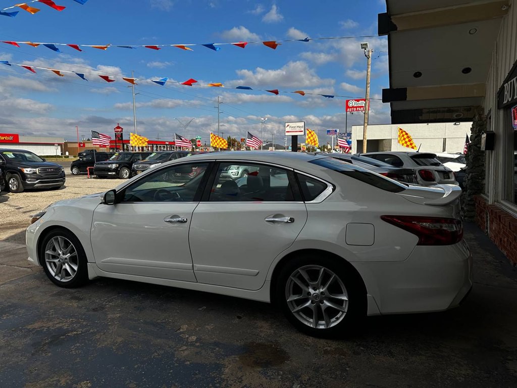 2016 Nissan Altima Image 27