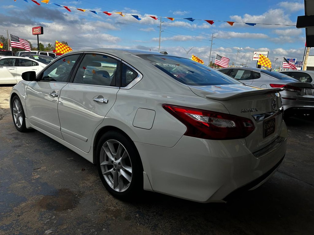 2016 Nissan Altima Image 30