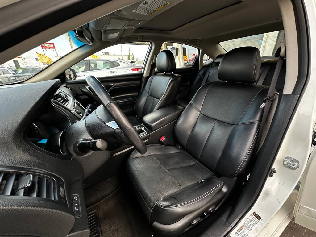 2016 Nissan Altima Image 34
