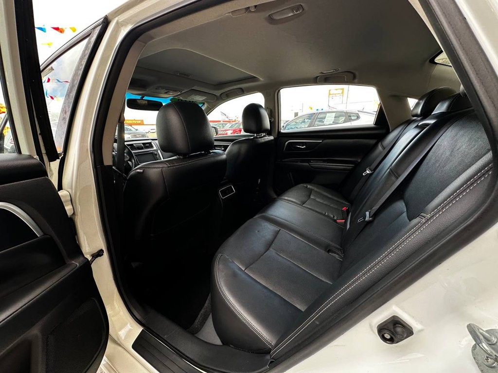 2016 Nissan Altima Image 36