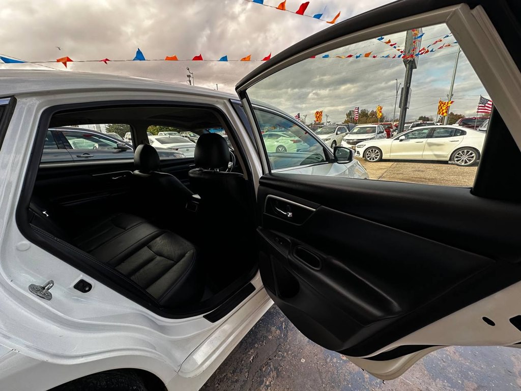 2016 Nissan Altima Image 41