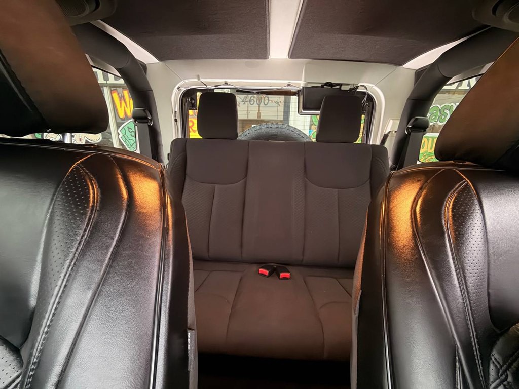 2014 Jeep Wrangler Image 17