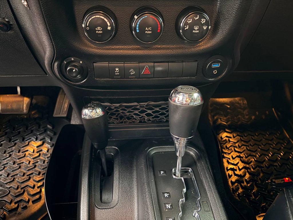 2014 Jeep Wrangler Image 19