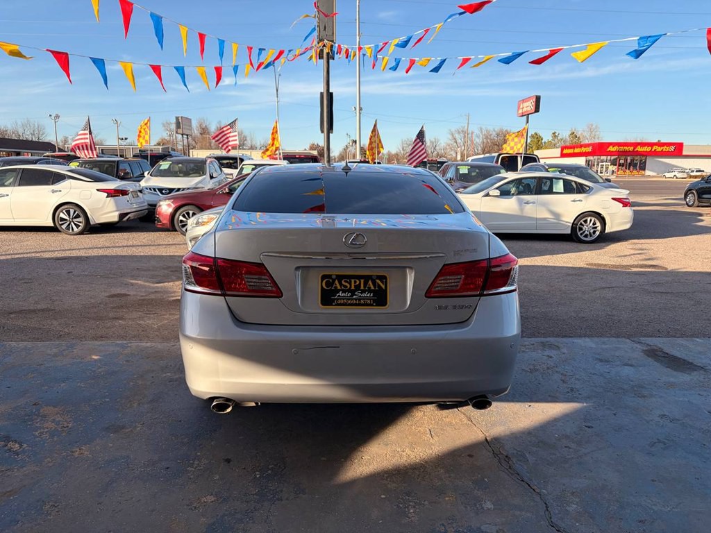 2012 Lexus ES Image 8