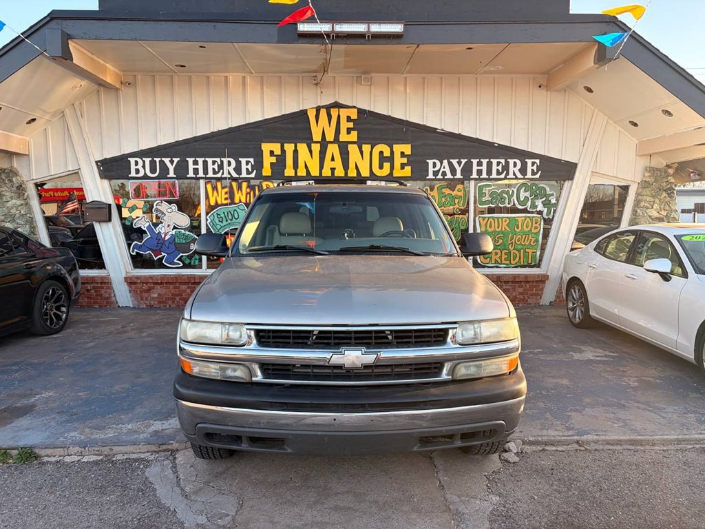 2002 Chevrolet Suburban Image 2