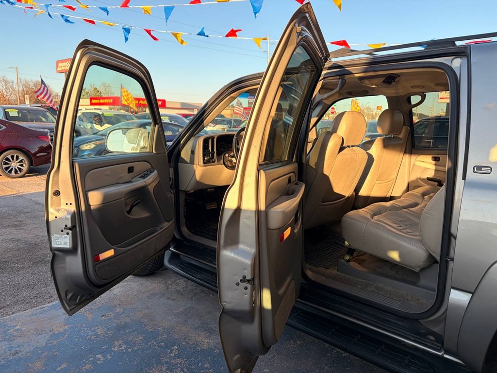 2002 Chevrolet Suburban Image 10