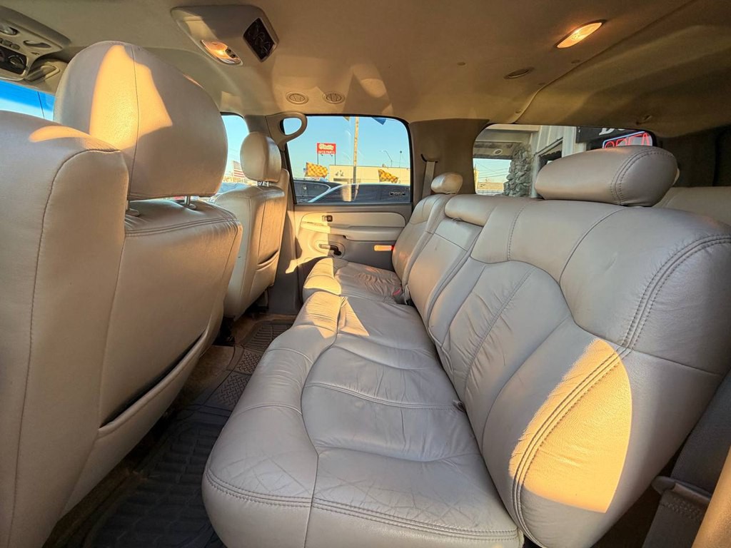 2002 Chevrolet Suburban Image 15