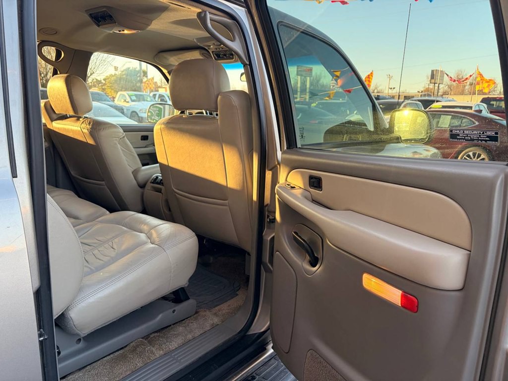 2002 Chevrolet Suburban Image 21
