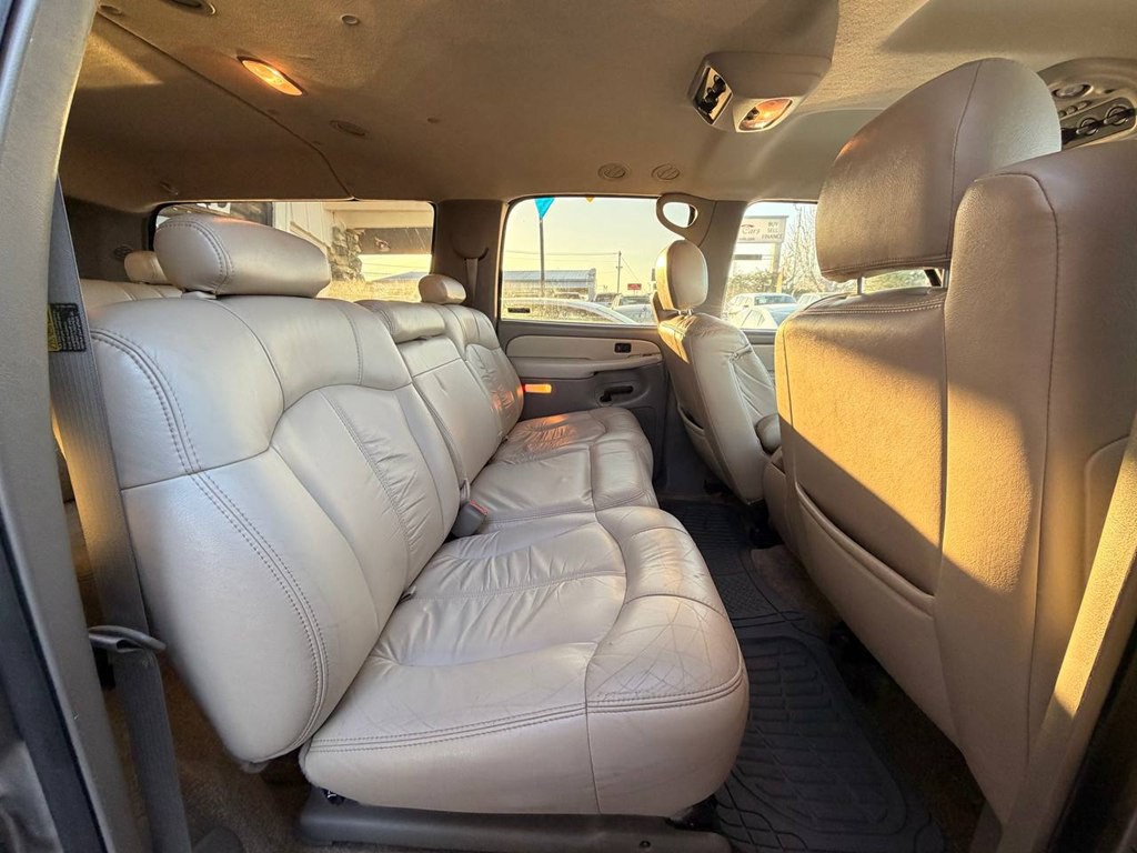 2002 Chevrolet Suburban Image 22