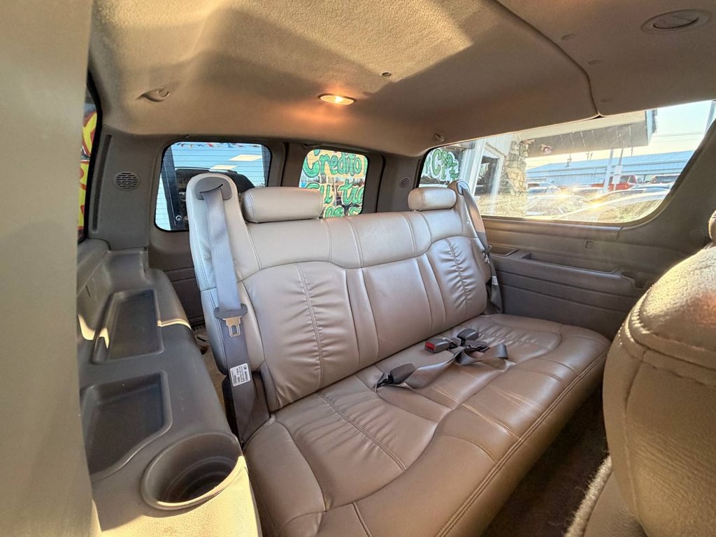 2002 Chevrolet Suburban Image 23
