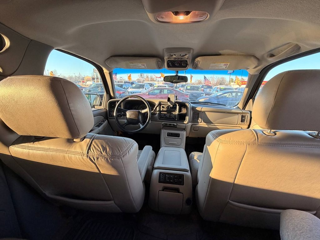 2002 Chevrolet Suburban Image 24