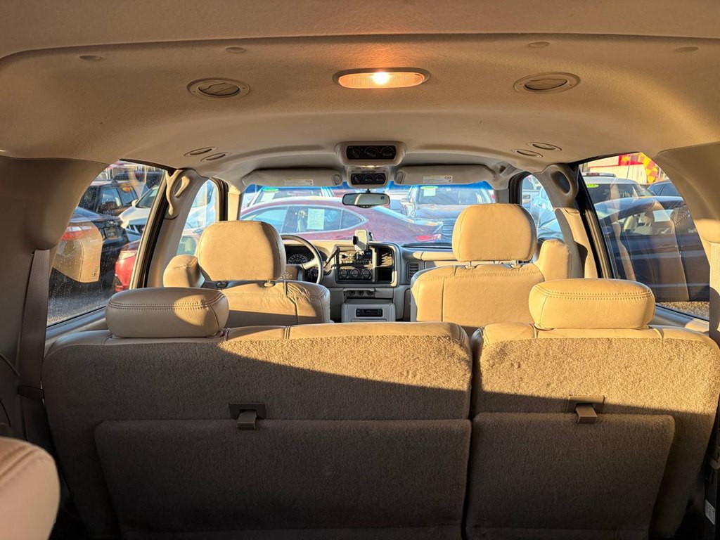 2002 Chevrolet Suburban Image 25