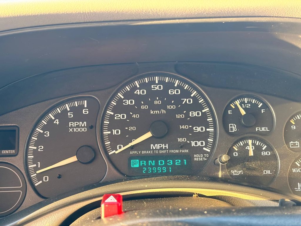 2002 Chevrolet Suburban Image 27