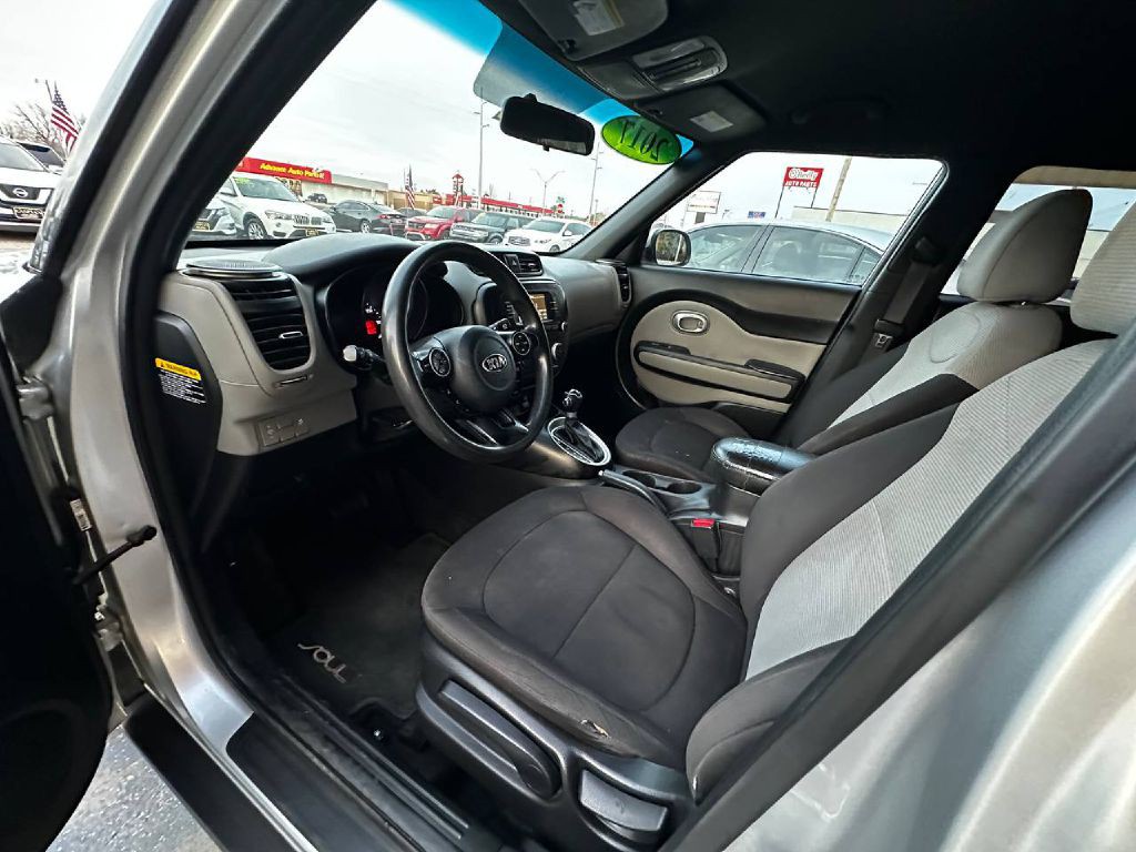 2017 Kia Soul Image 22