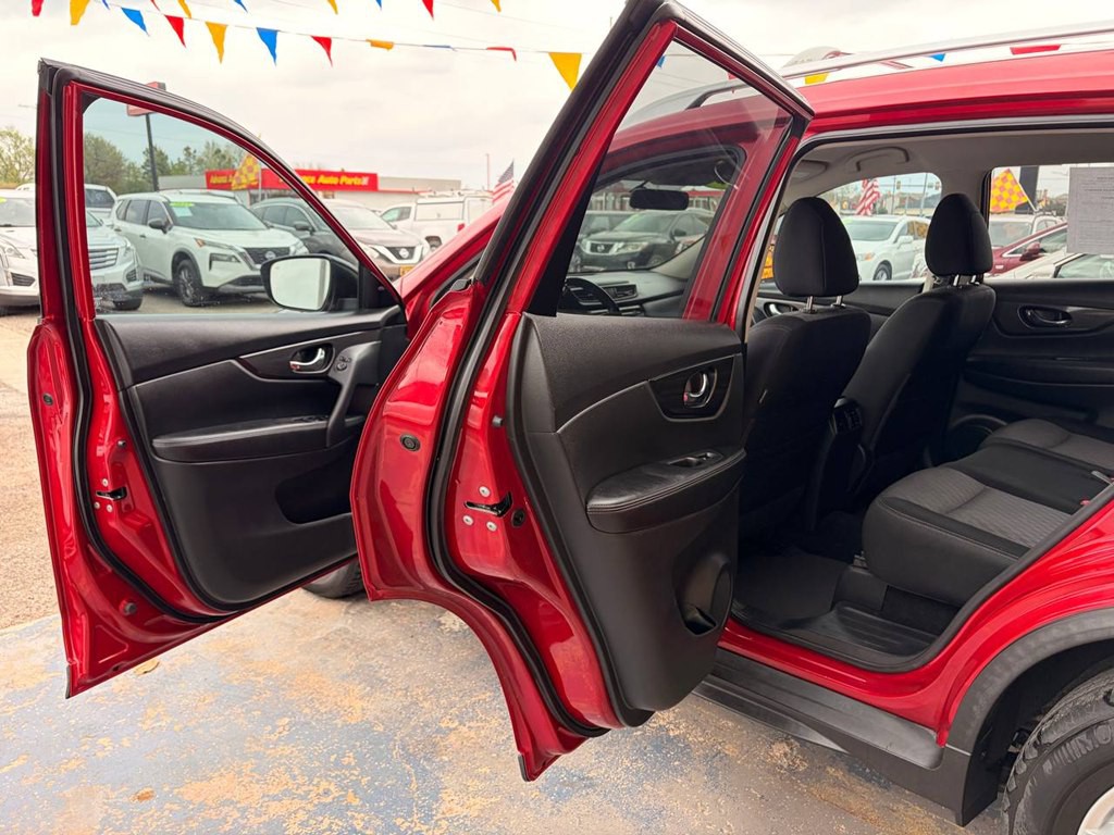 2017 Nissan Rogue Image 10